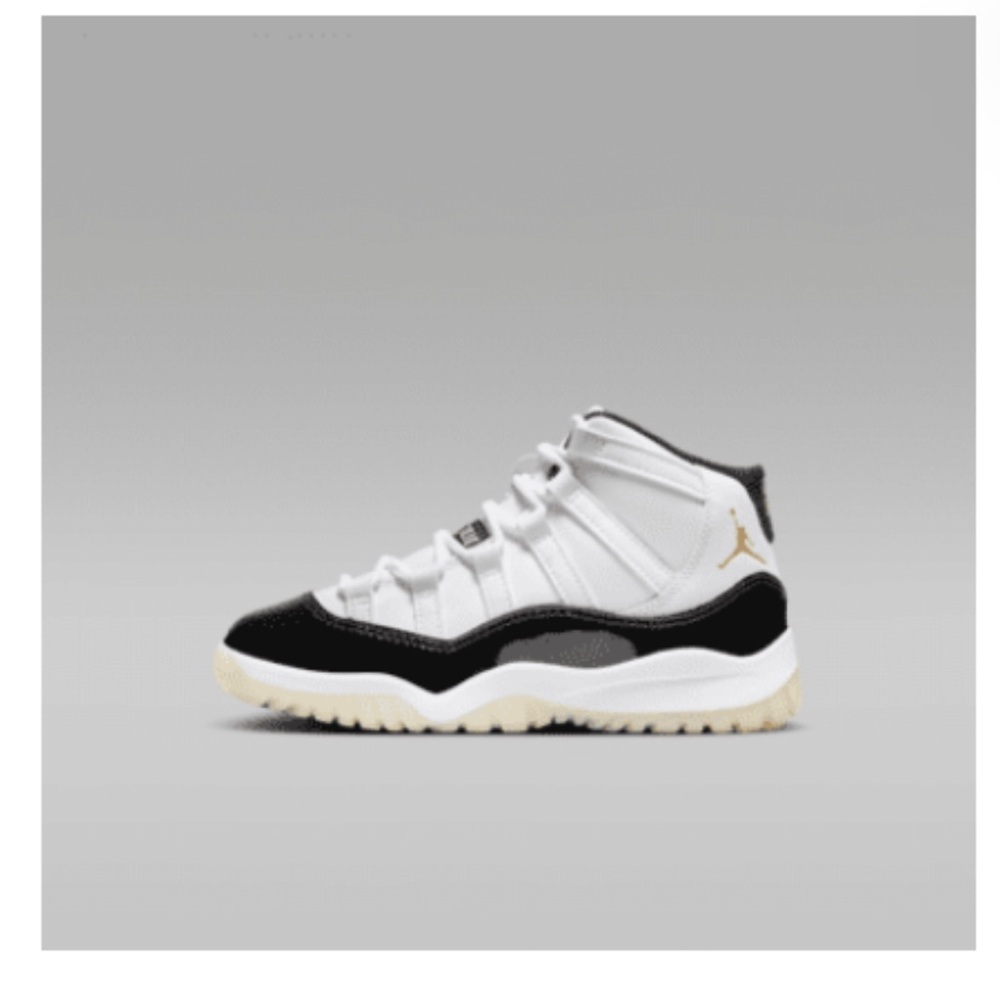 Air Jordan 11 Retro
White/Black/Metallic Gold
Style 378039-170